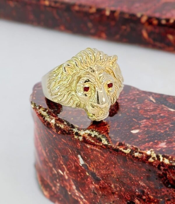 Red stone Lion-Shaped Ring